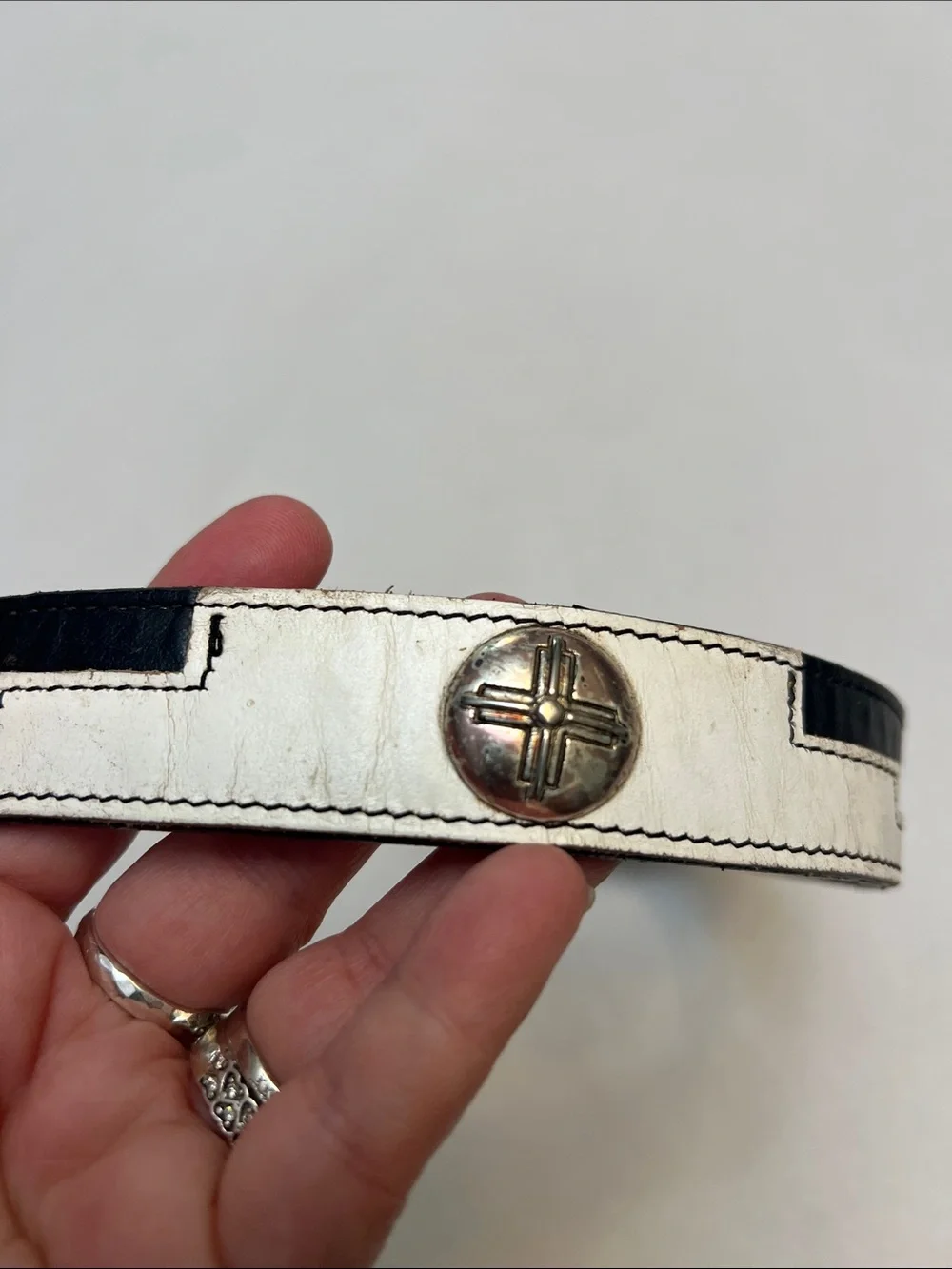 JUSTIN VINTAGE BLACK & WHITE LEATHER BELT AZTEC WITH SILVER  CONCHOS SIZE 28